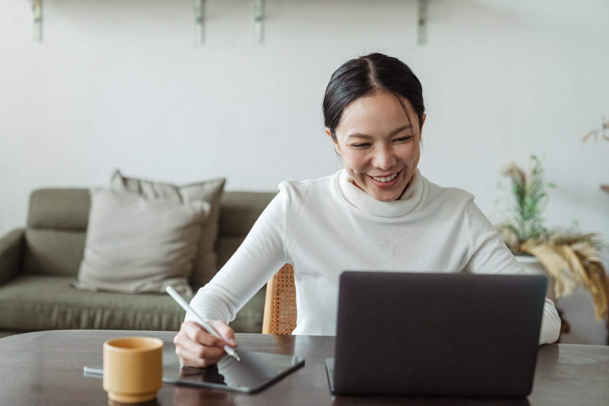 Hobbie training on laptop by ketut subiyanto on pexels